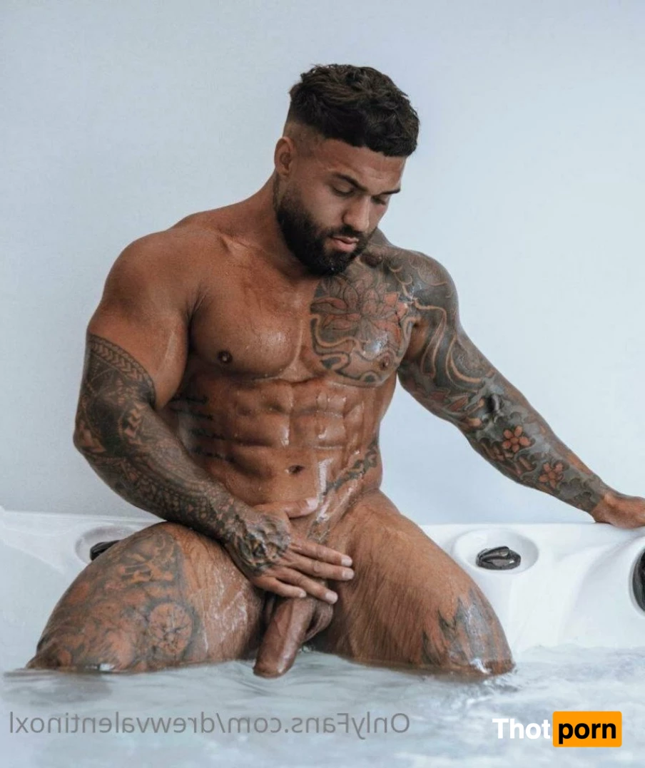 Drew Valentino (DrewcyFrOOtXL) 2159154