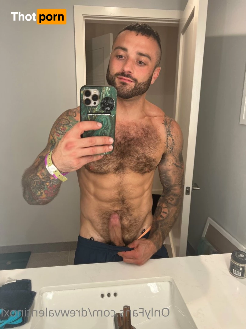 Drew Valentino (DrewcyFrOOtXL) 3826296