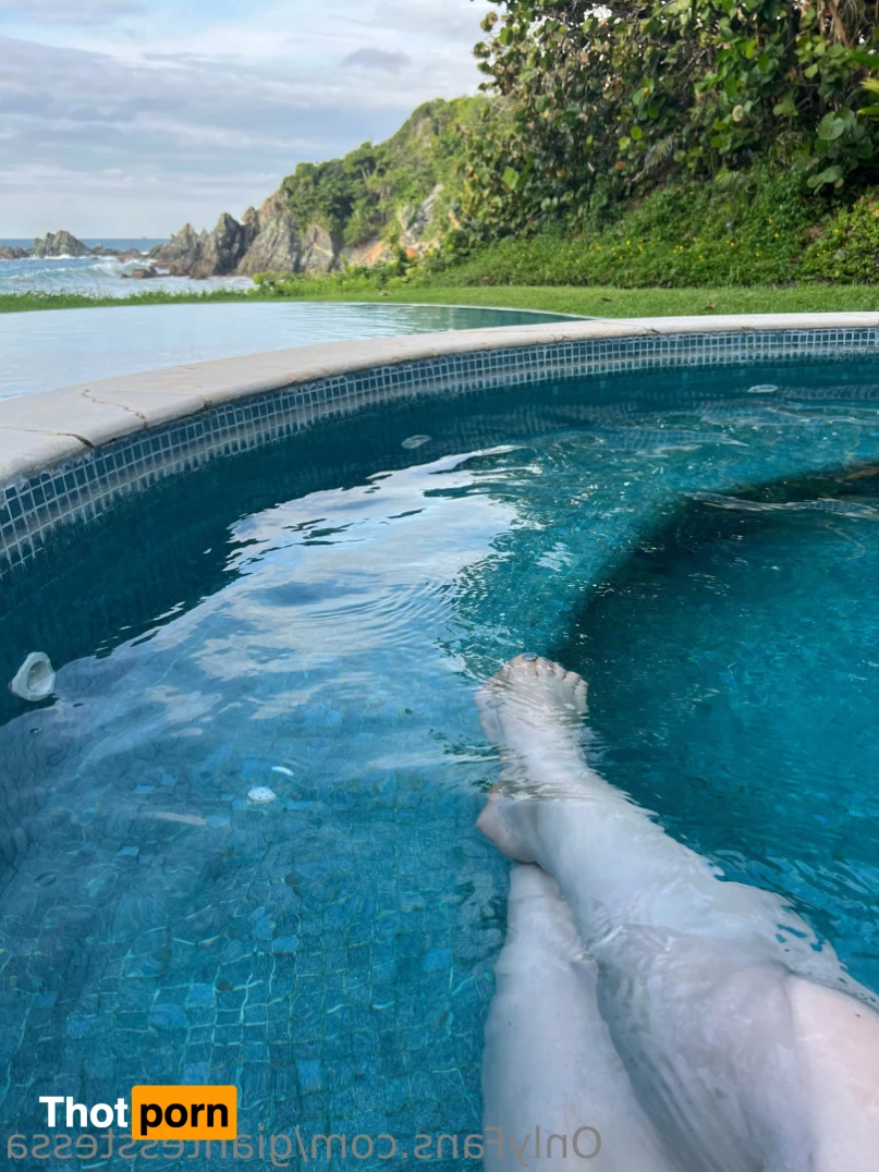 Tessa the Giant 6553049