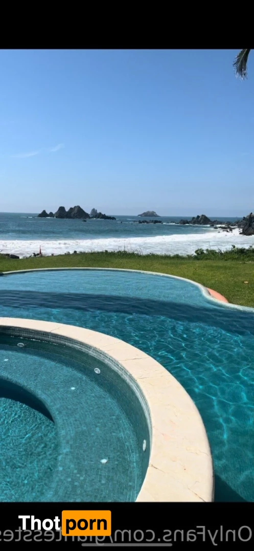 Tessa the Giant 6553152