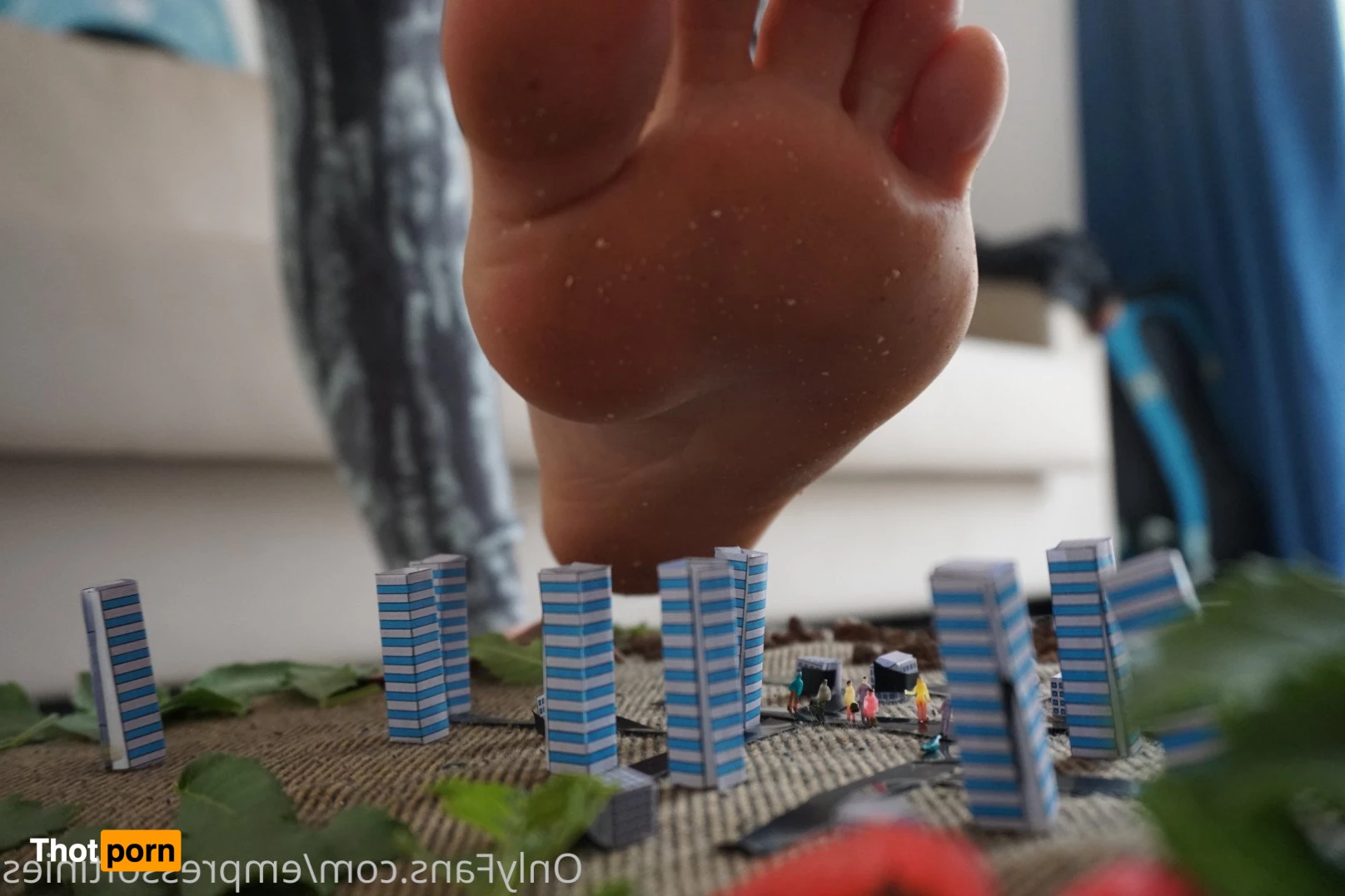 Empress Of Tinies 👄 2133565