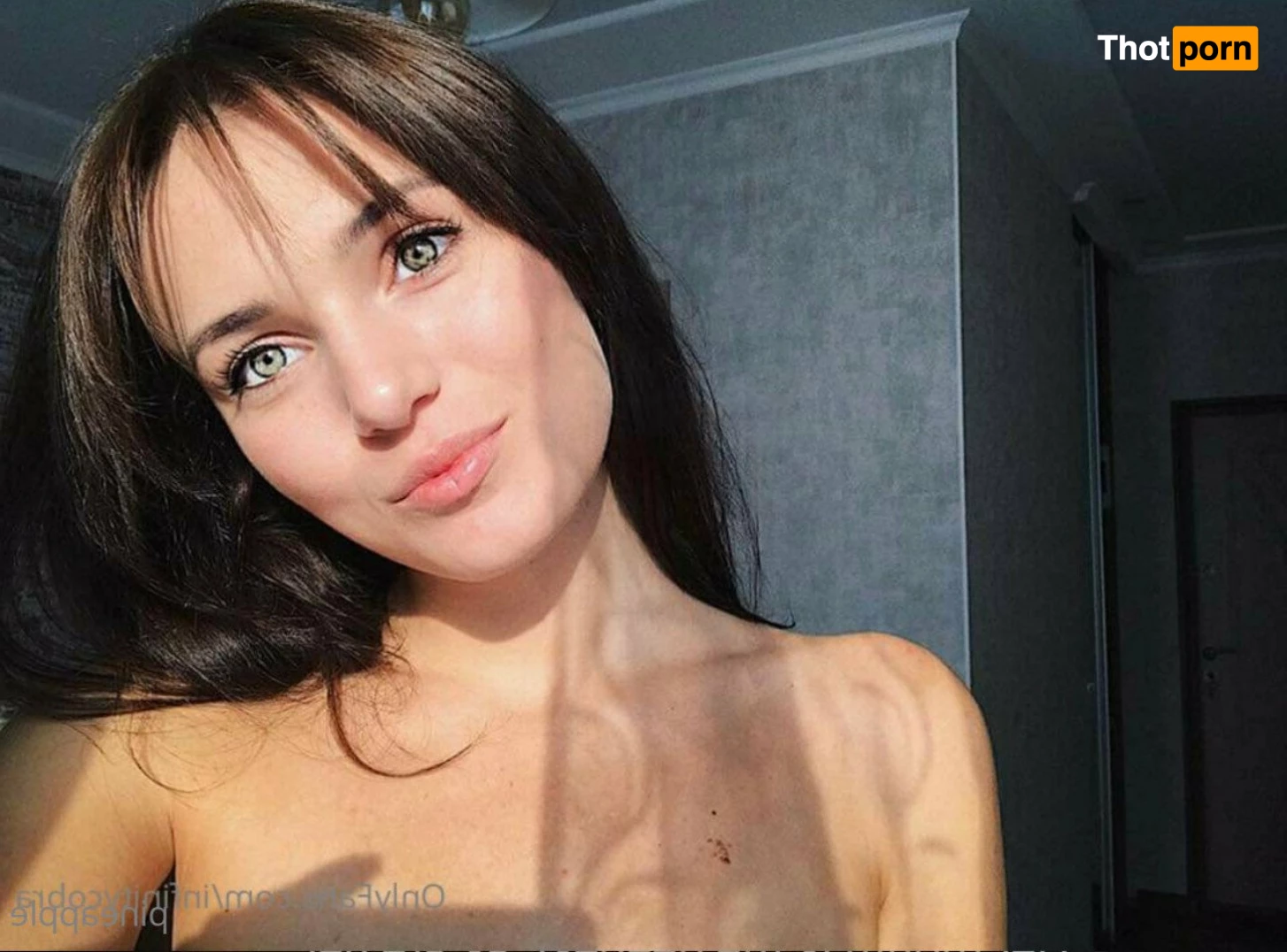 Pineapple Mama 2133438