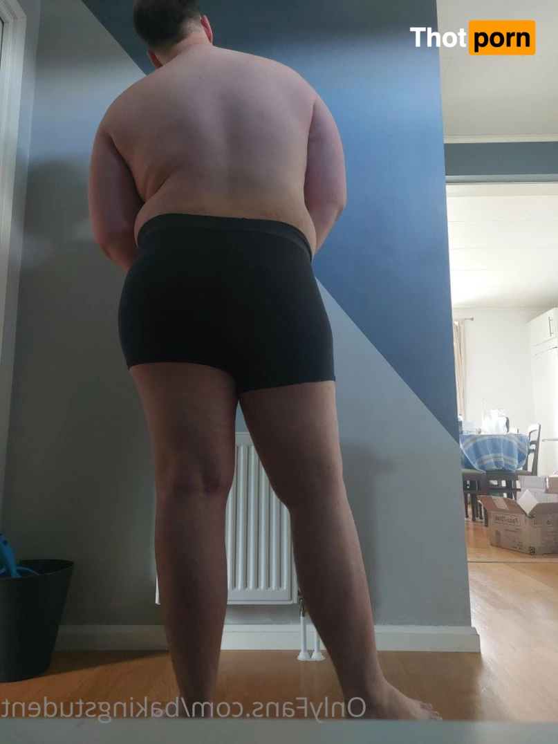 Baking Dadbod Student 2262063