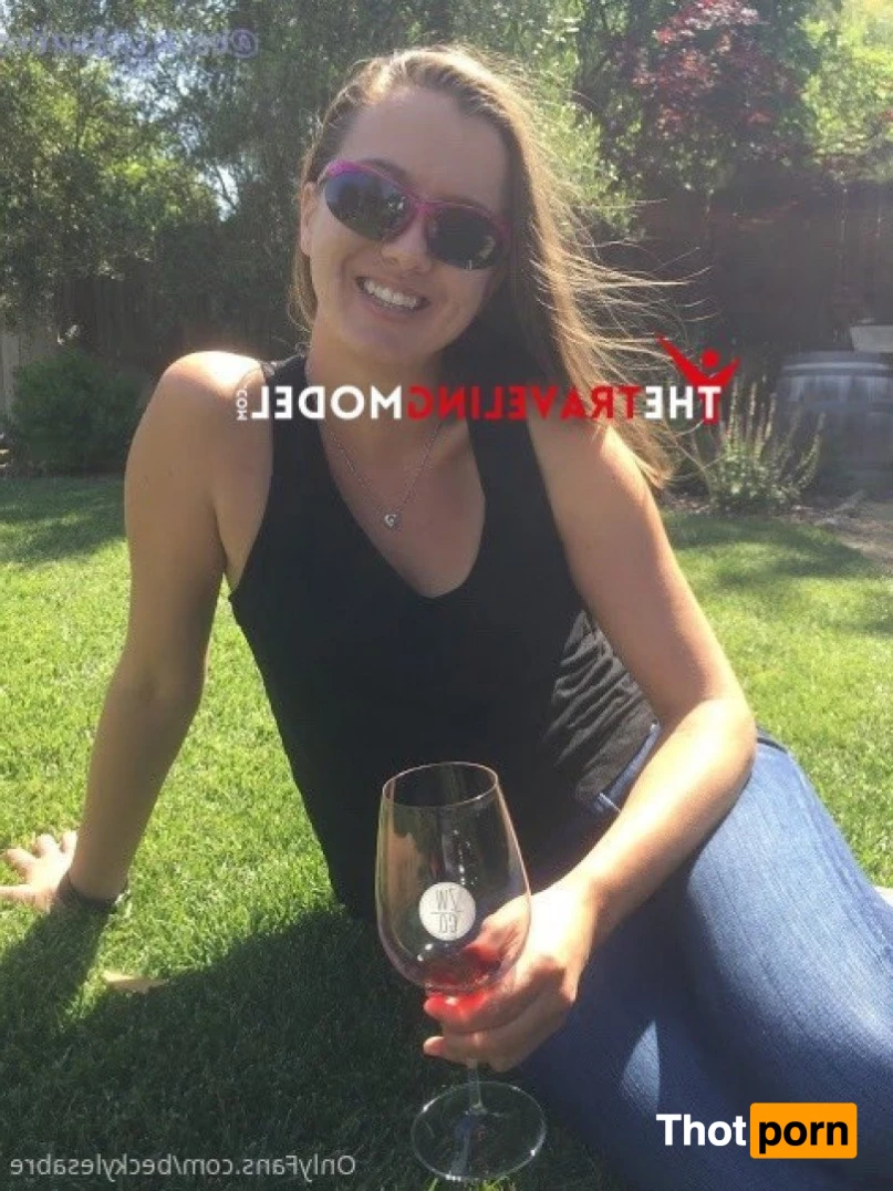 TheTravelingModel 2249663