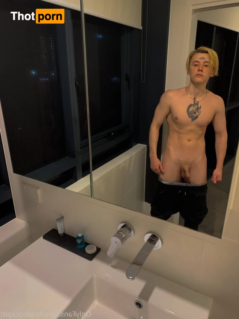 Brad Cockpitt 🚀 3724885