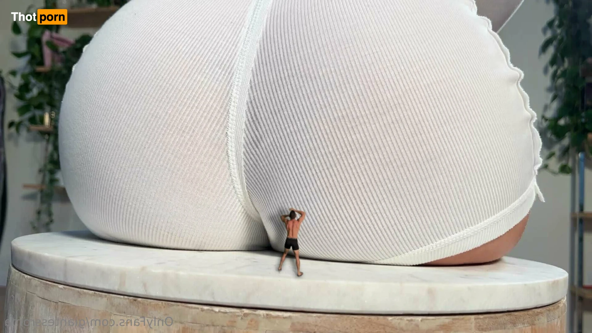 Giantess Roma 14508049