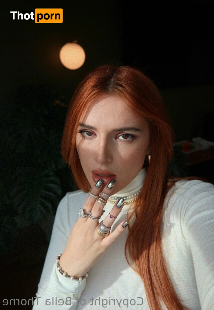 Bella Thorne 13420607