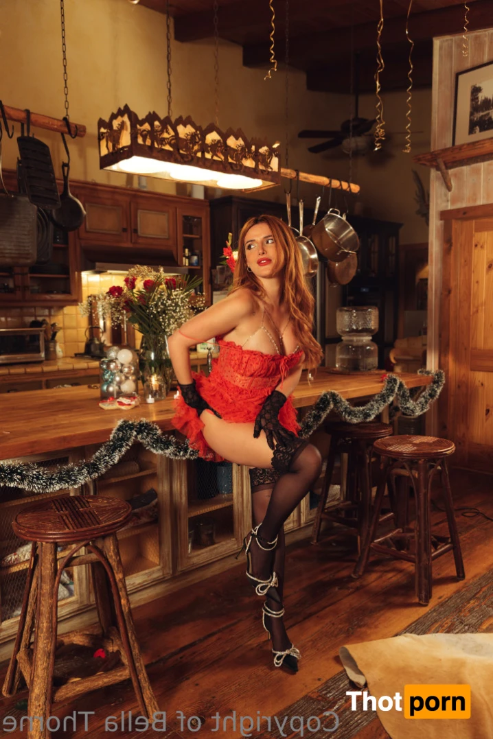 Bella Thorne 13420685