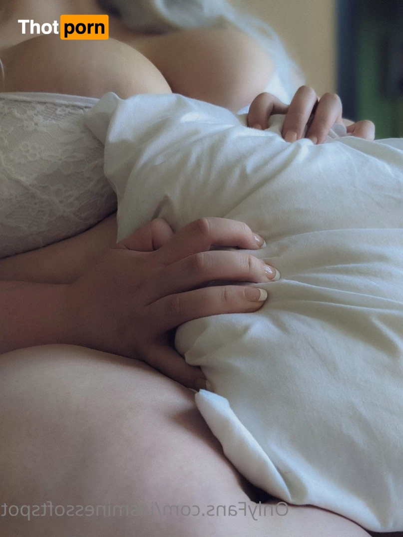 Jasmine. Your new muse. 2235359