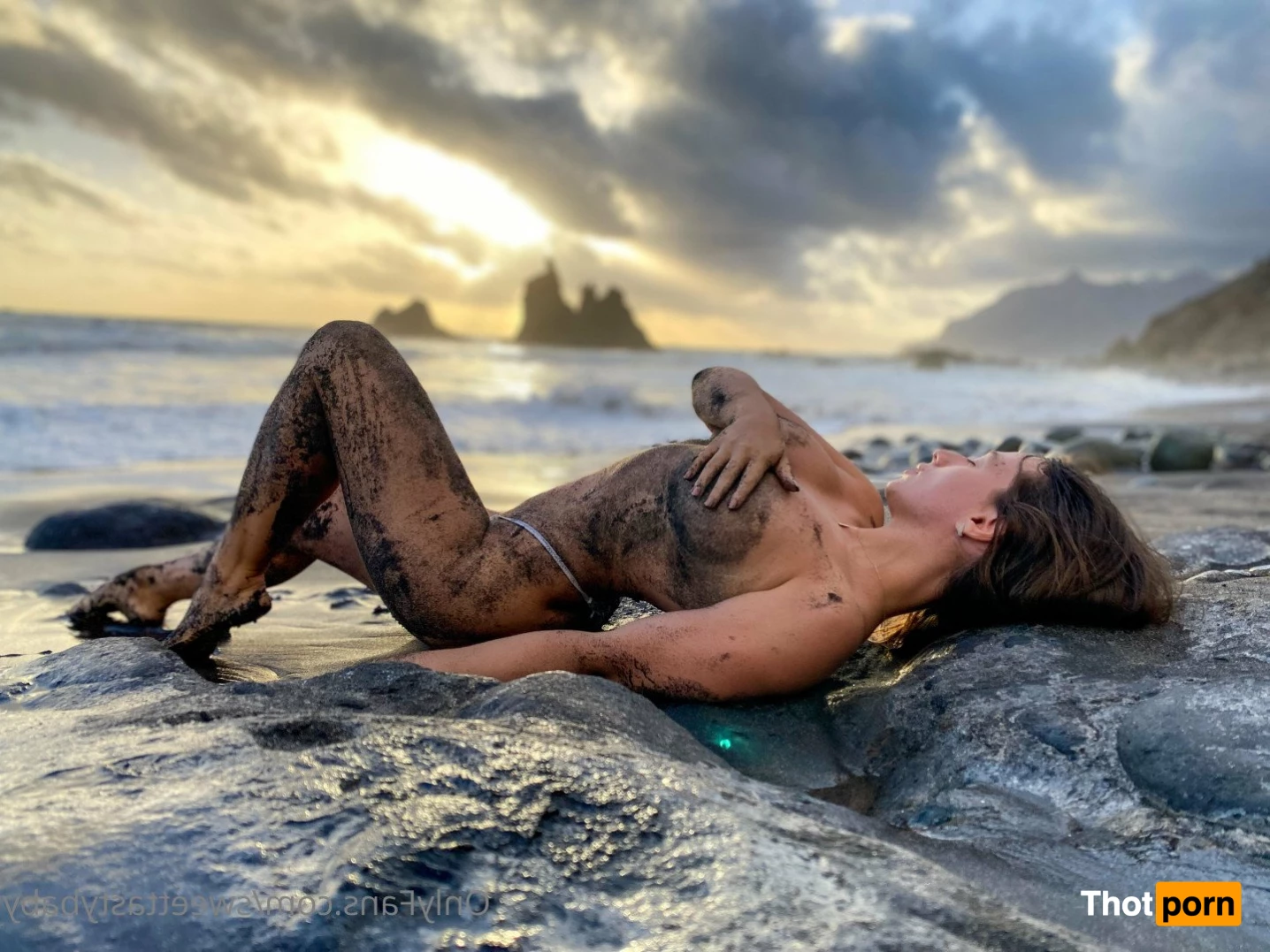 Stealing your ♥️ 2210312