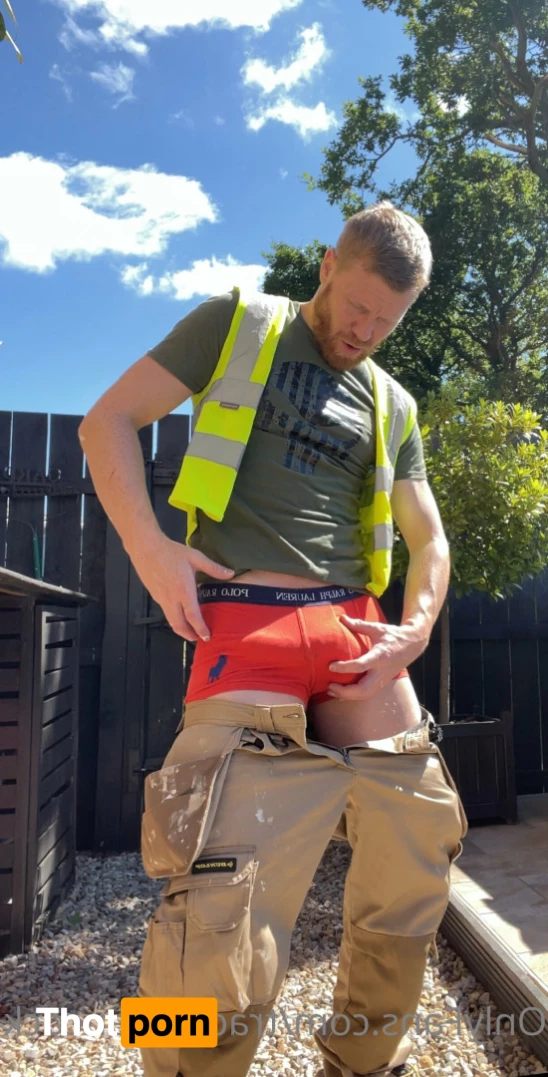 Ginger tradesman 6086448