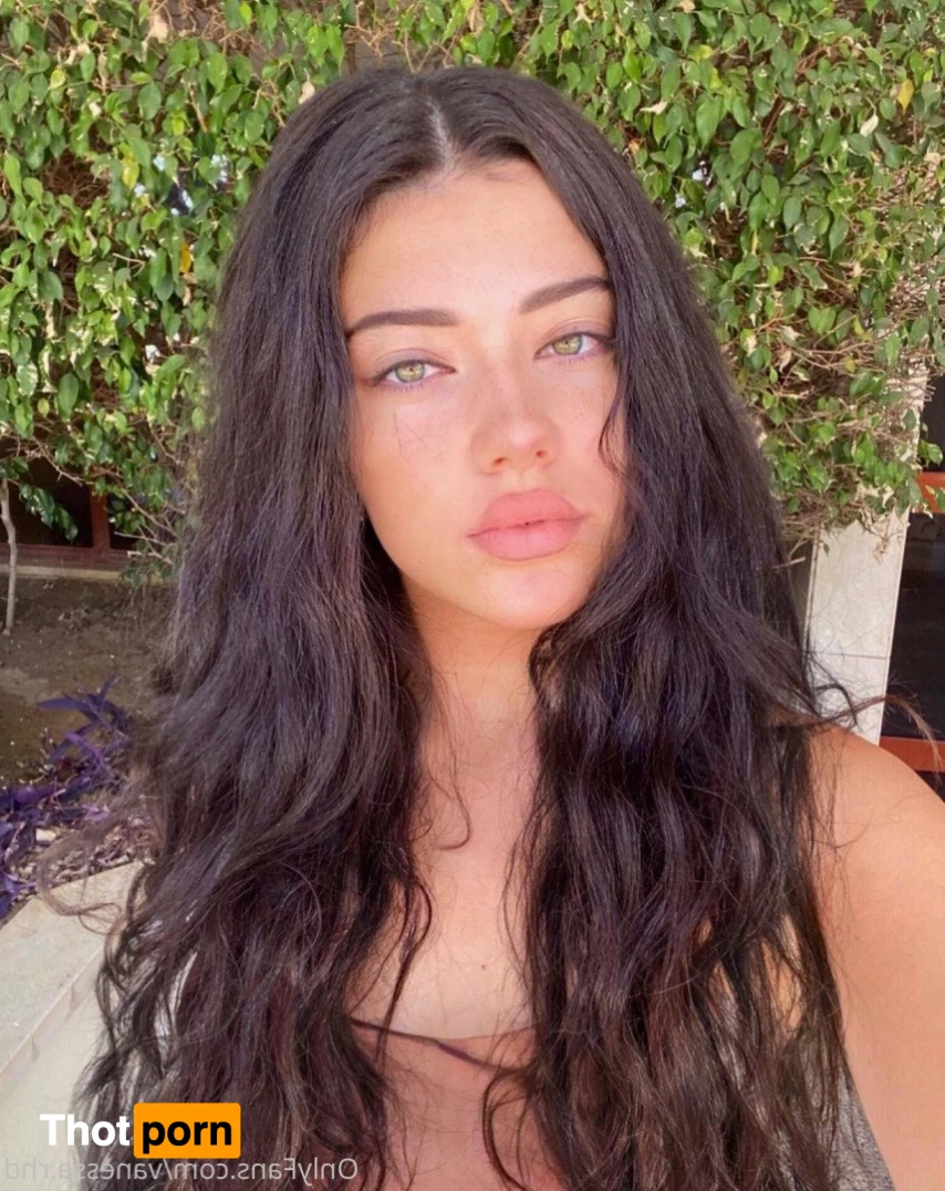 Vanessa 🦋 2206127