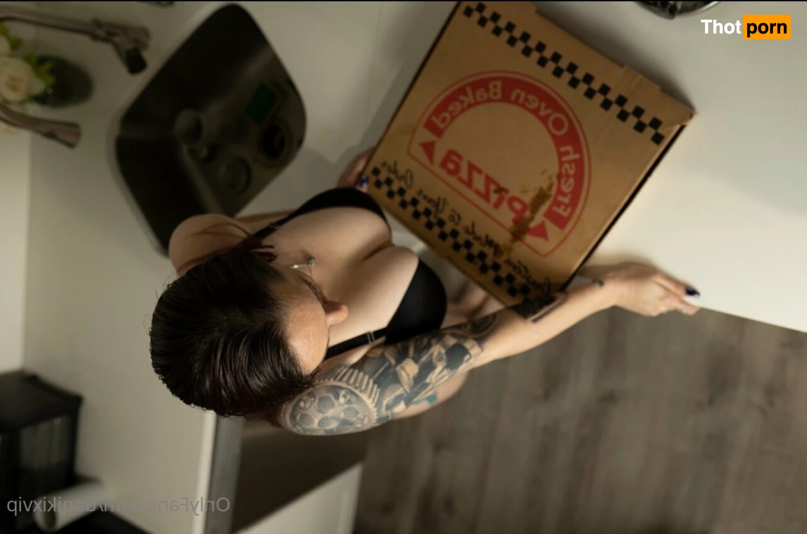 Big Booty Babe 🍑 6504413