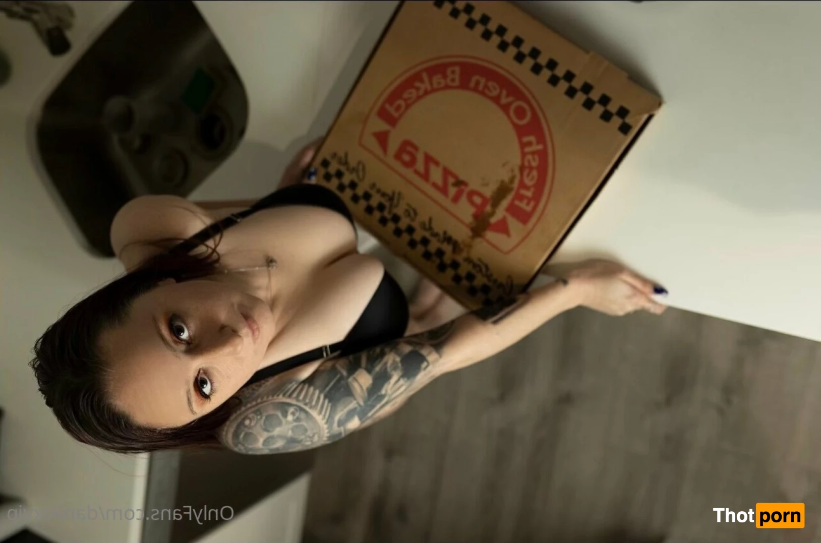 Big Booty Babe 🍑 6504442