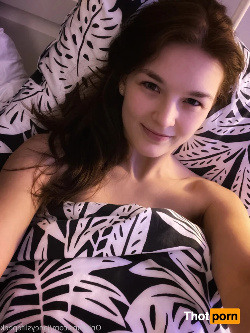 Janey's Life Peek 13820908