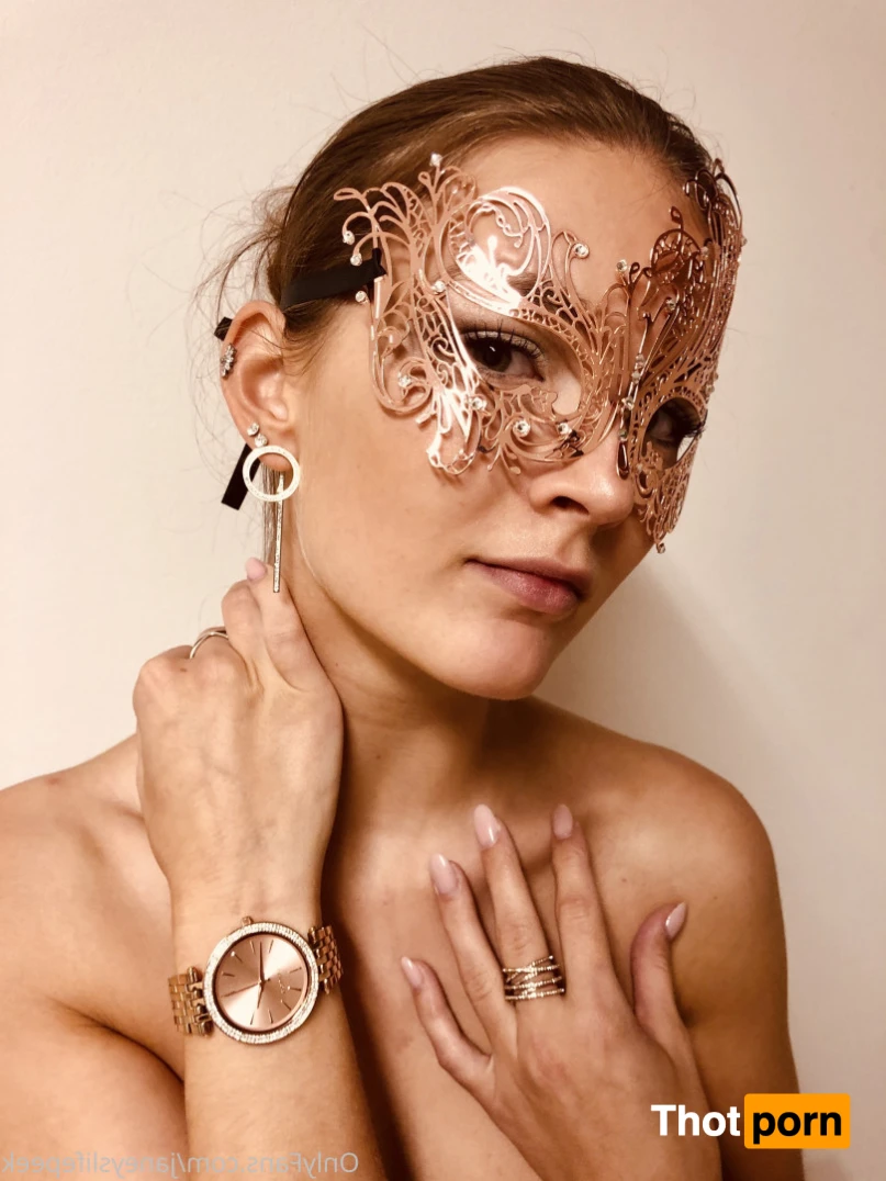 Janey's Life Peek 13821071