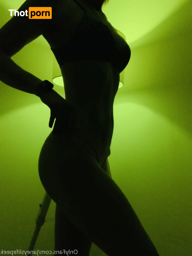 Janey's Life Peek 13821701