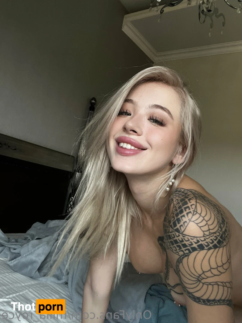 Milla Royce 💜 13530835