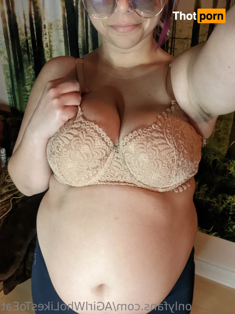 AGirlWhoLikesToEat🦭 16111220