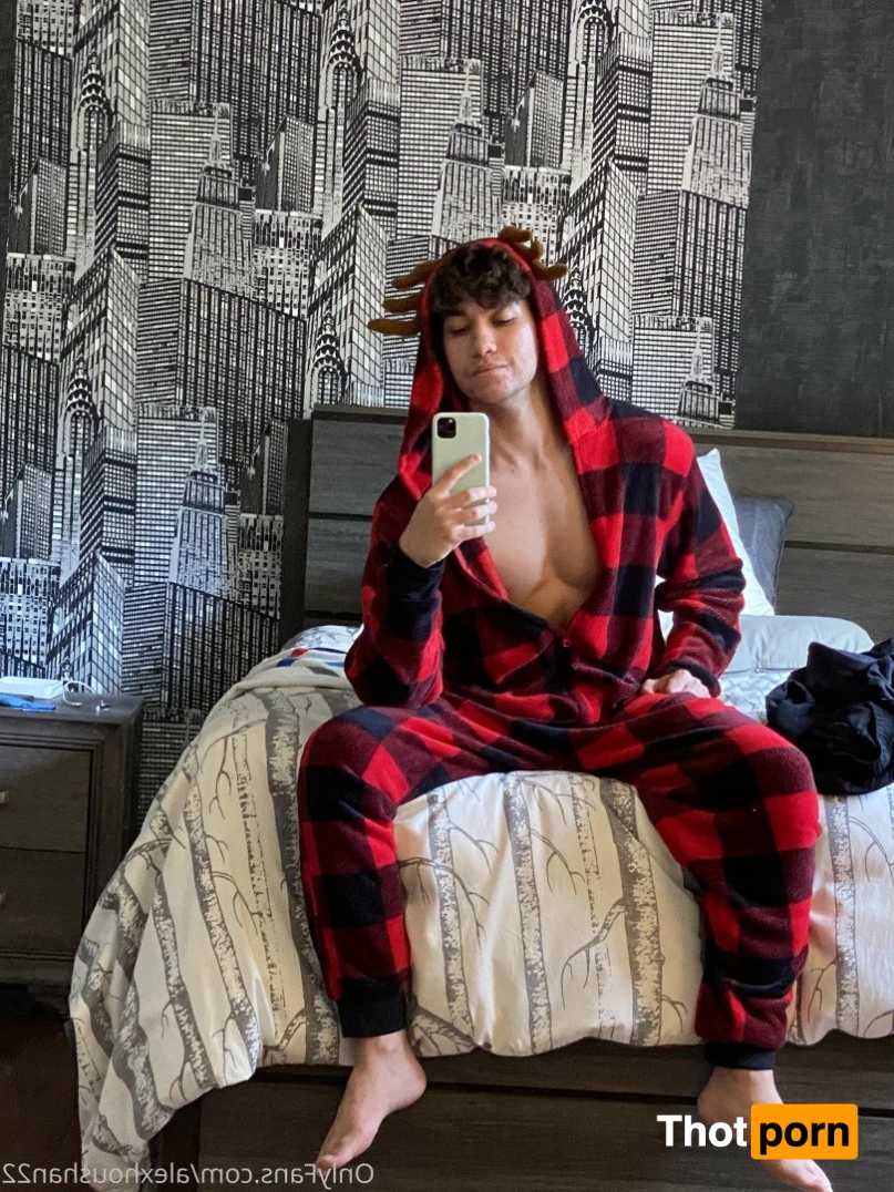 AlexHoushan22 3503906