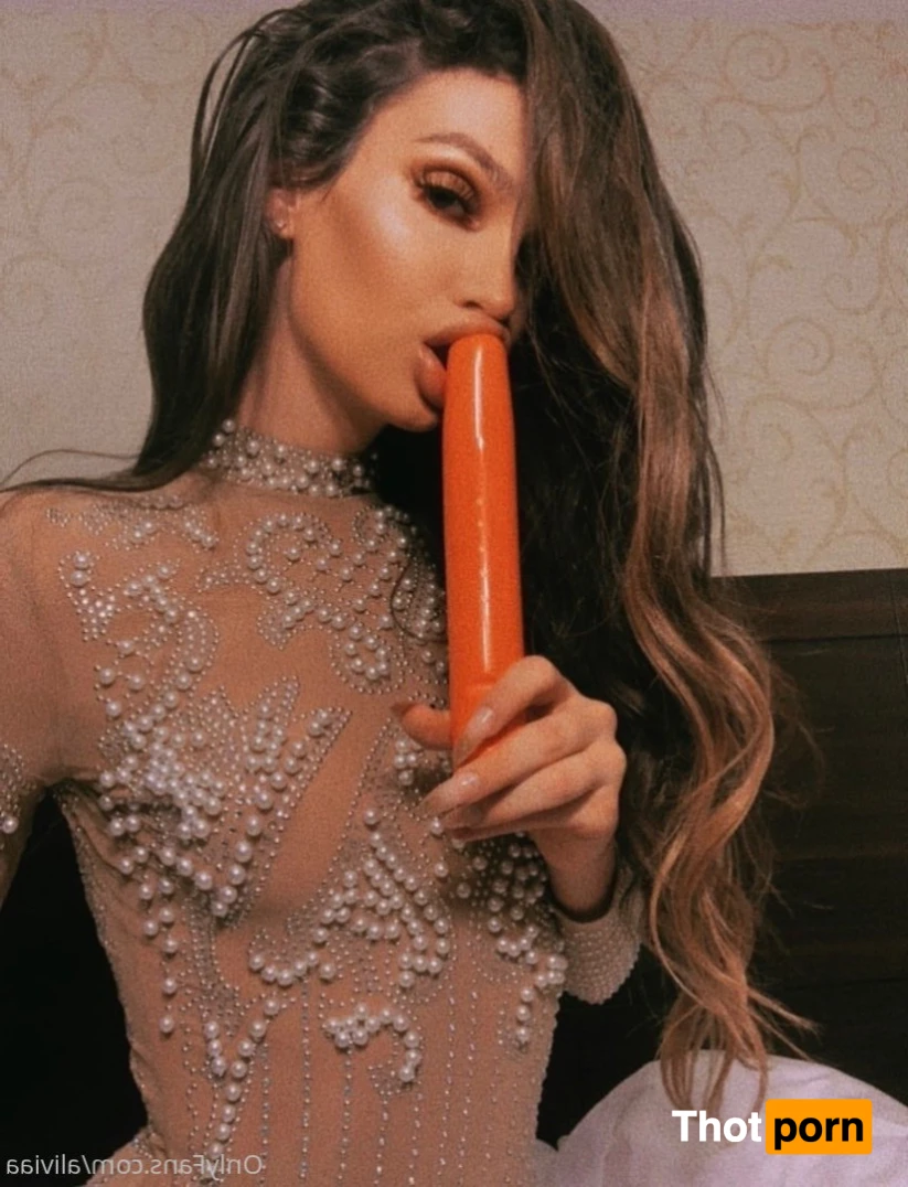 𝑨𝒍𝒊𝒗𝒊𝒂 16165643