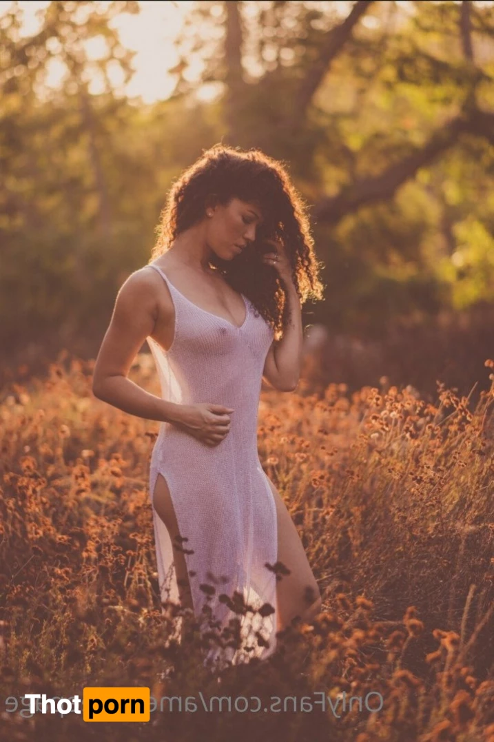 Amelia Simone 3489382