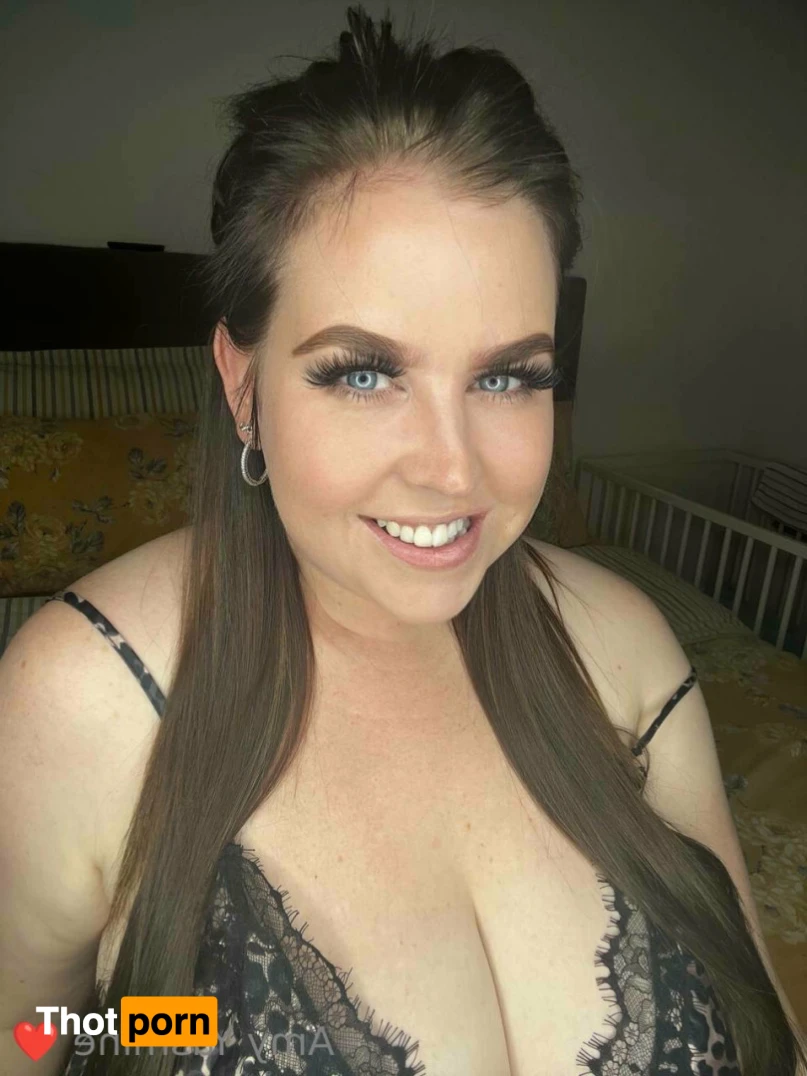 Amy-Yasmine 12942618