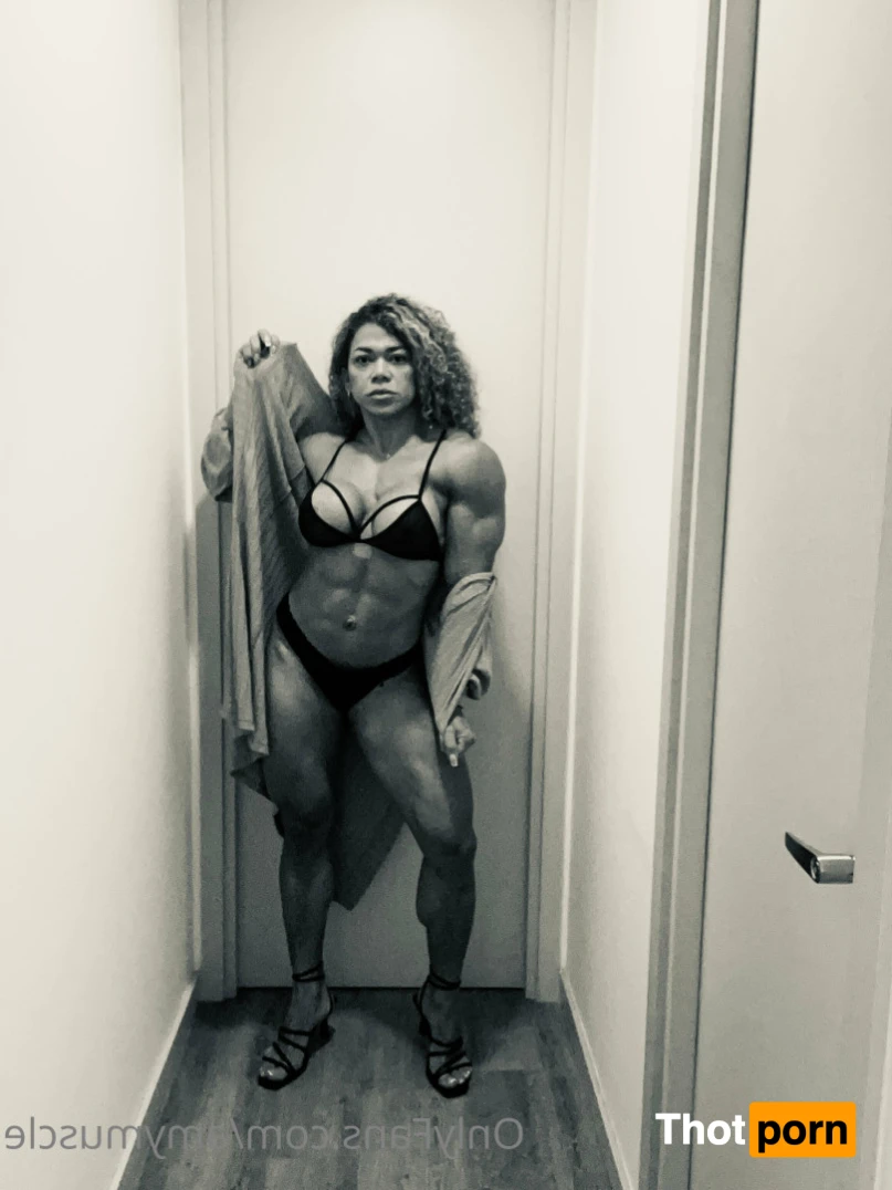 Female Muscle 12931510