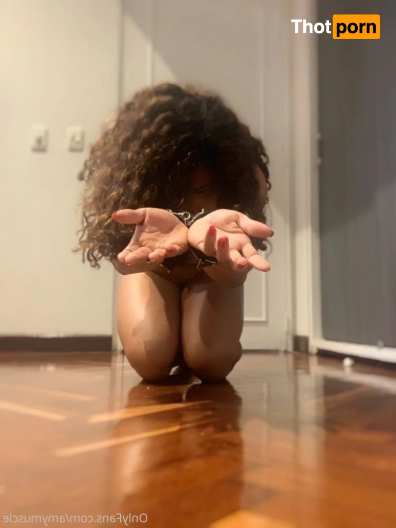 Female Muscle 12932306