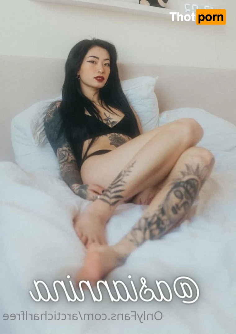 BRITISH BOMBSHELL 3673755