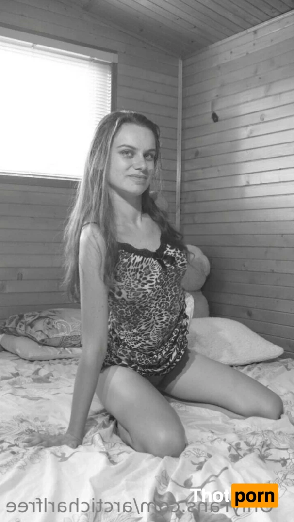 BRITISH BOMBSHELL 7473524