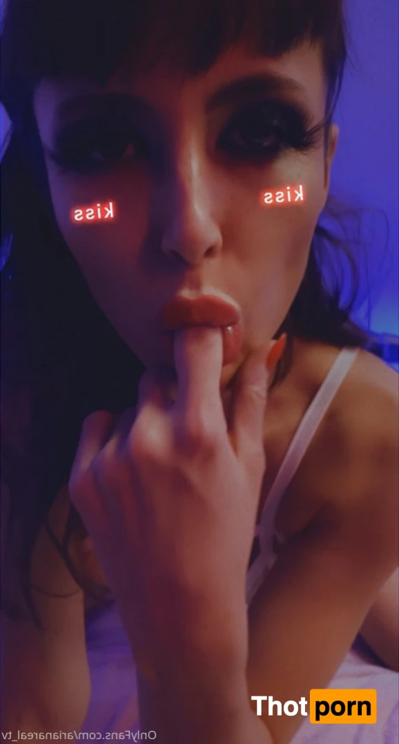 ArianaRealTV 12566240