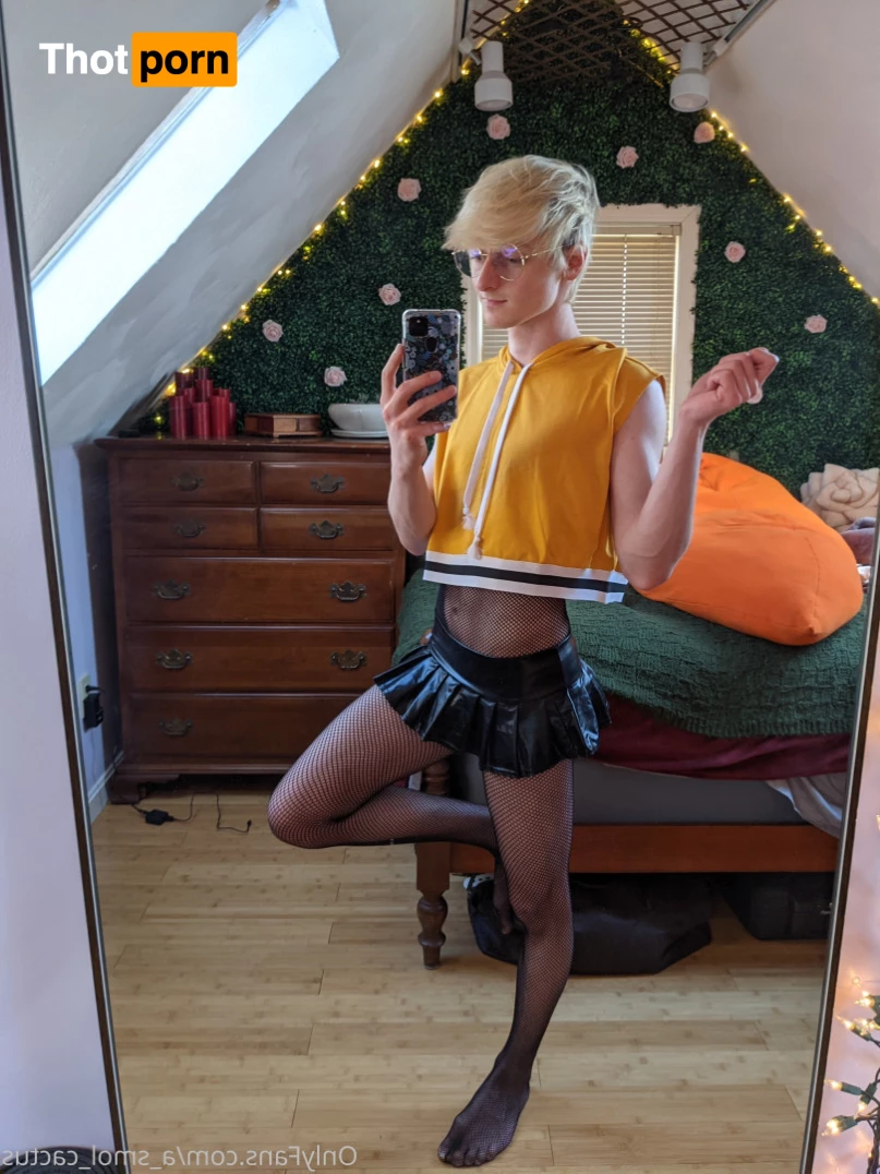 A Smol Cactus 6468173