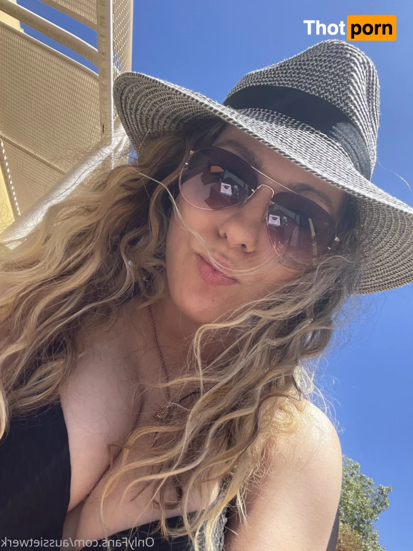 Aussie Twerk 6464071