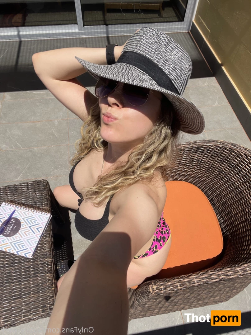 Aussie Twerk 6464372