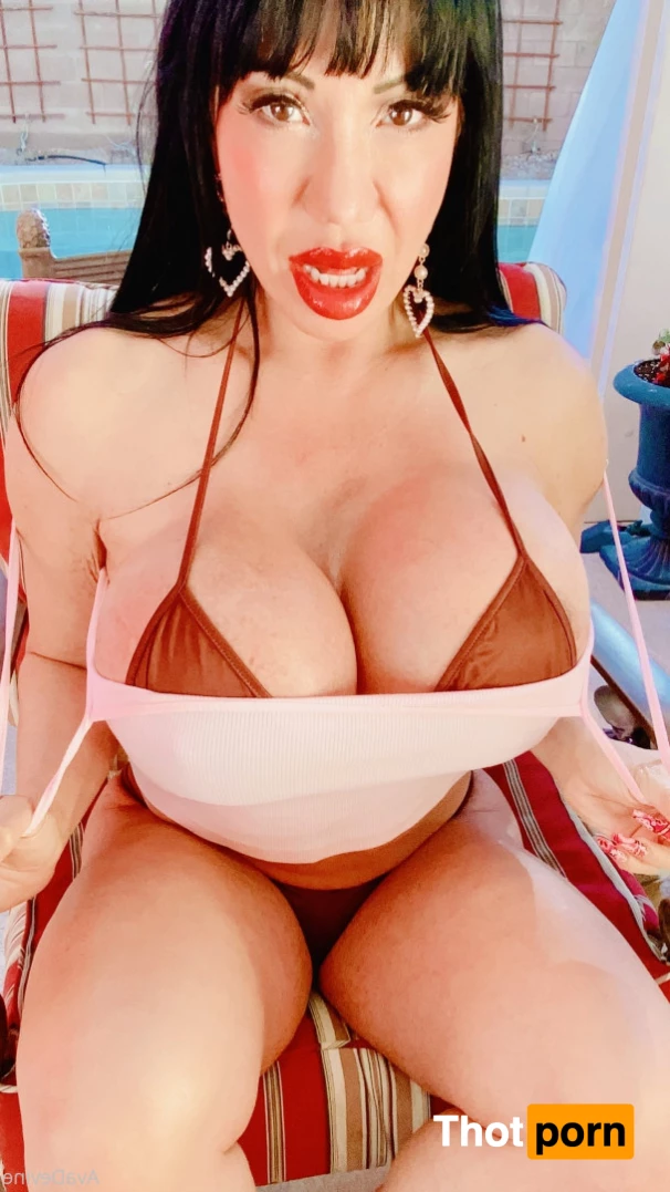 Ava Devine 9870445