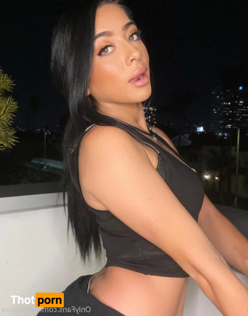 Desiree 🖤 3605883