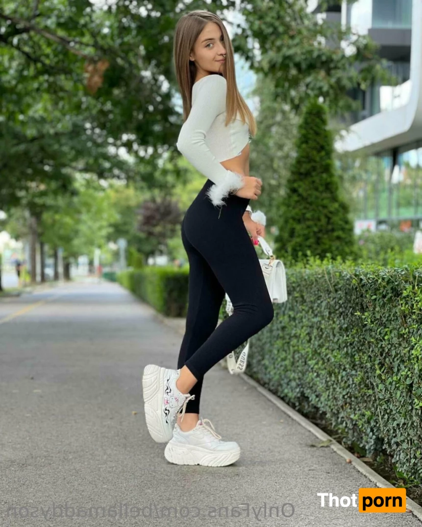 Bella Maddyson 5951585