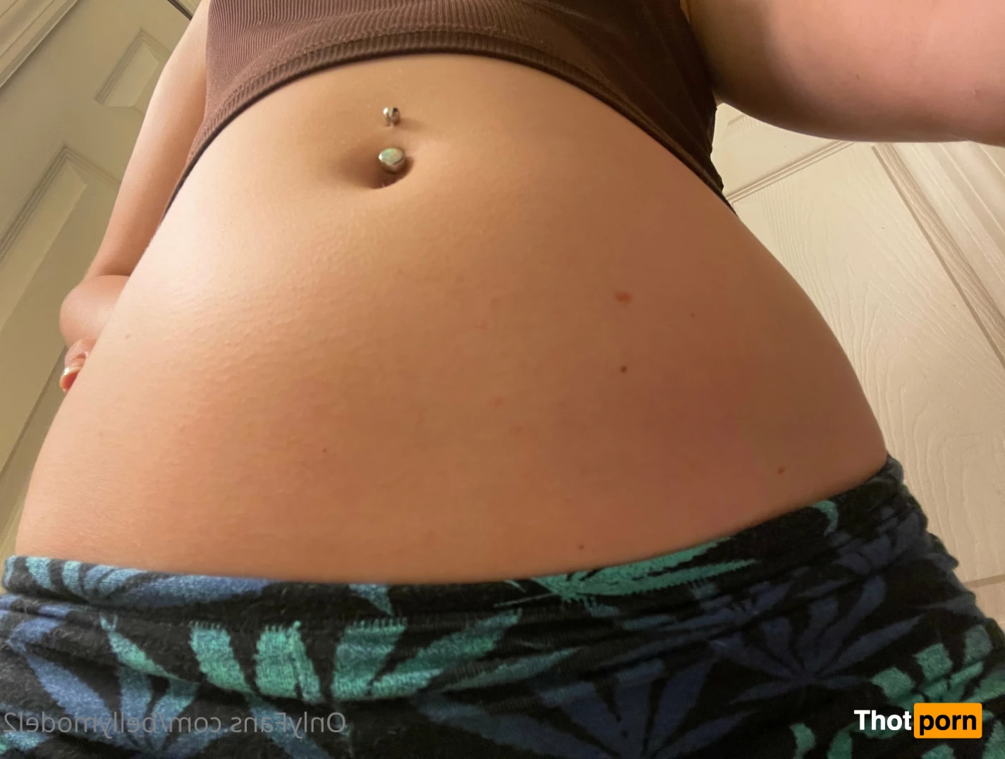 Belly Model (free) 6175480