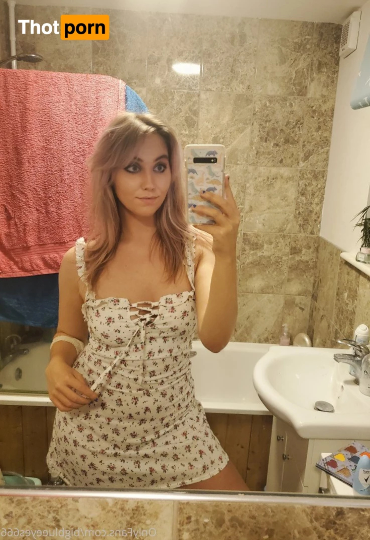 🦊💙BIG BOOTY BLUE EYES FREE 💙🦊 3513439