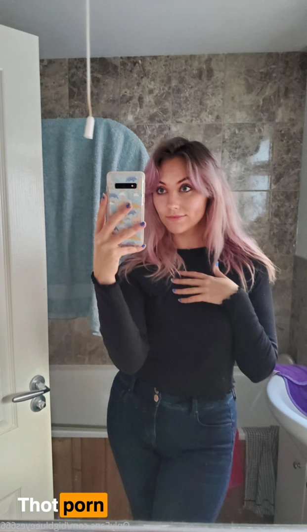 🦊💙BIG BOOTY BLUE EYES FREE 💙🦊 6014054