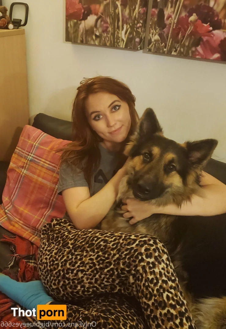 🦊💙BIG BOOTY BLUE EYES FREE 💙🦊 6014072