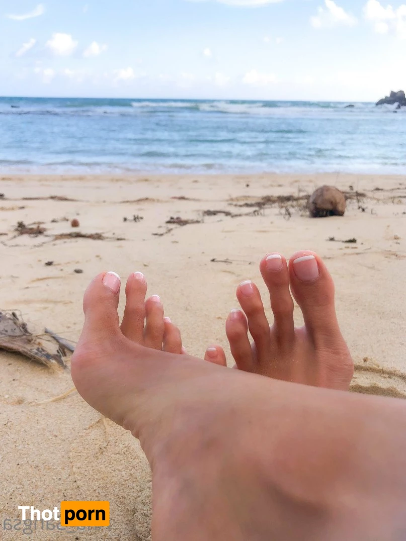 bigfeetasian 3805788