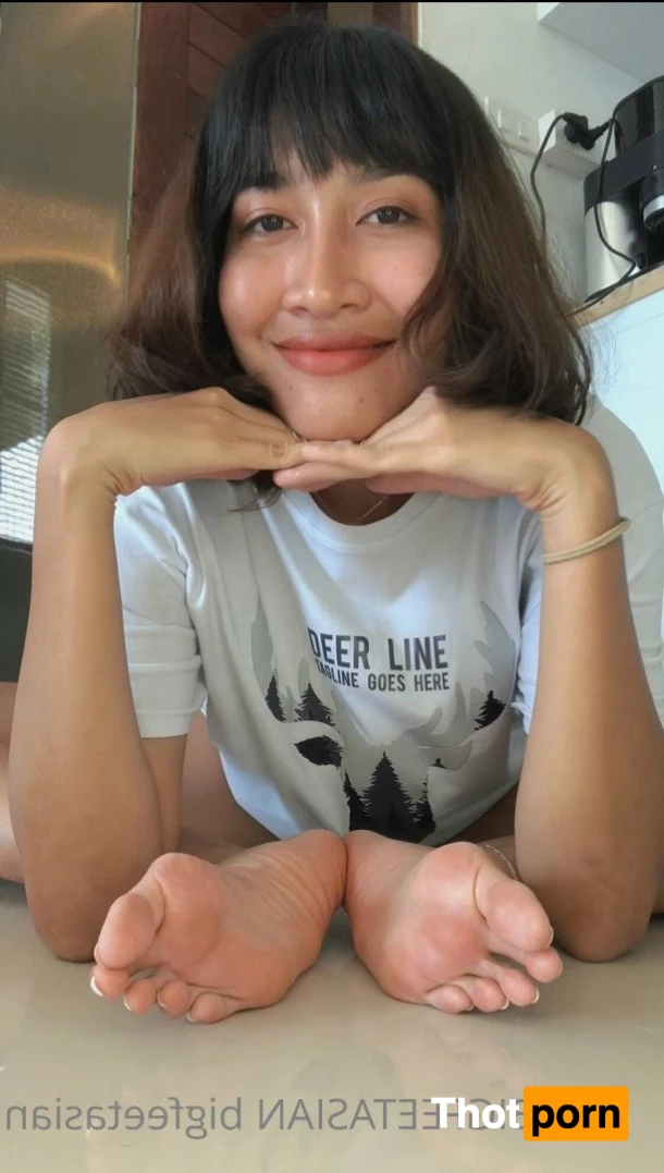 bigfeetasian 3805876