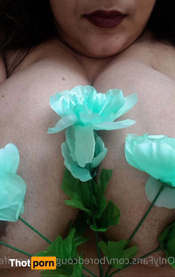 Bored Cougar Housewife 3991366