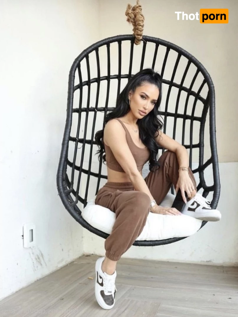 🔥 Bre Tiesi © 3692457