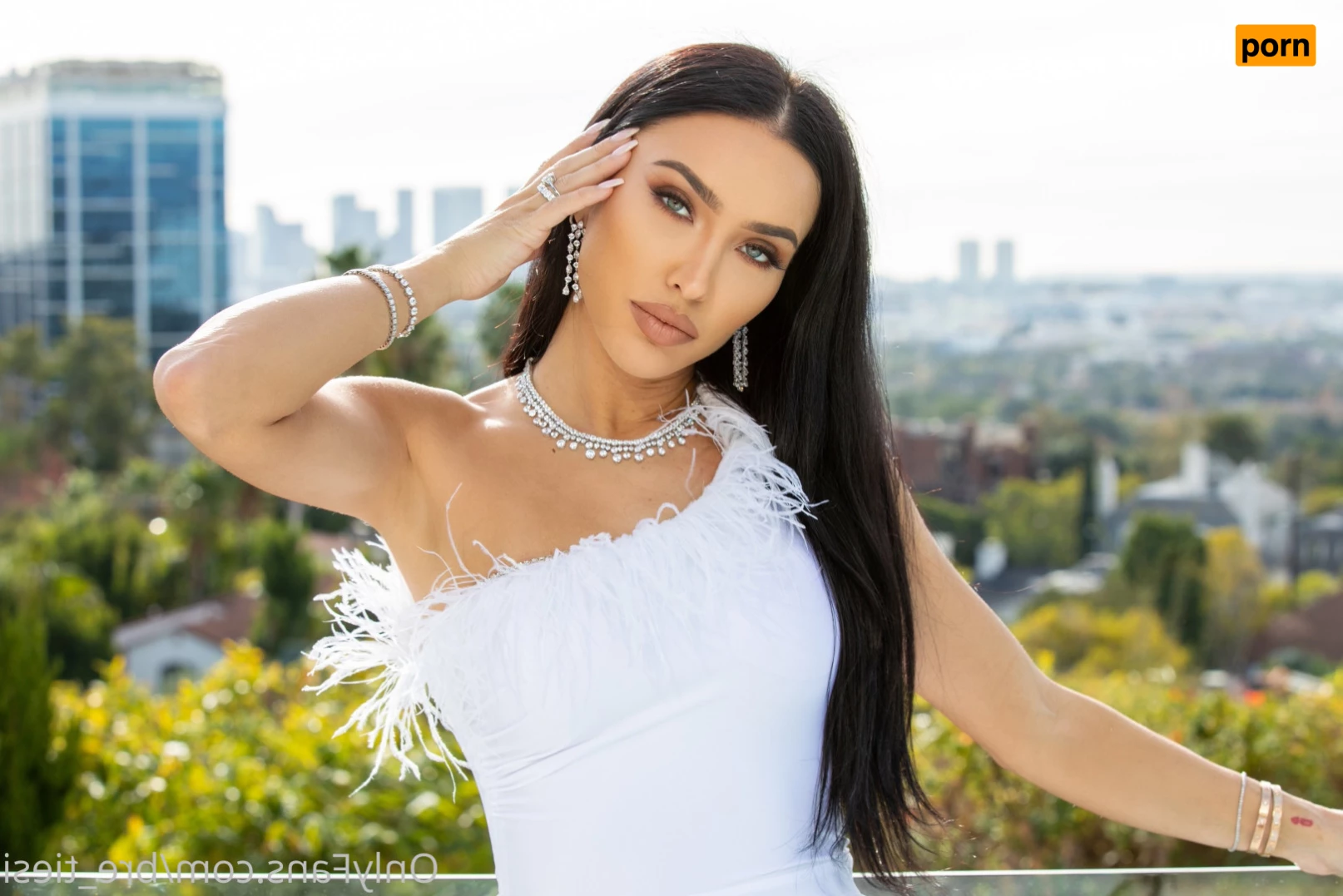 🔥 Bre Tiesi © 6431627