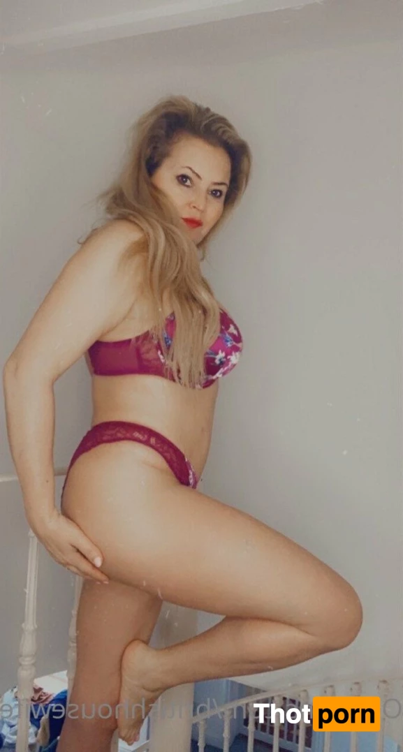 YOUR #1 HOUSEWIFE❤️‍🔥 3583164