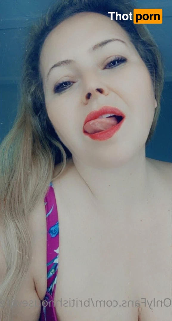 YOUR #1 HOUSEWIFE❤️‍🔥 3583420