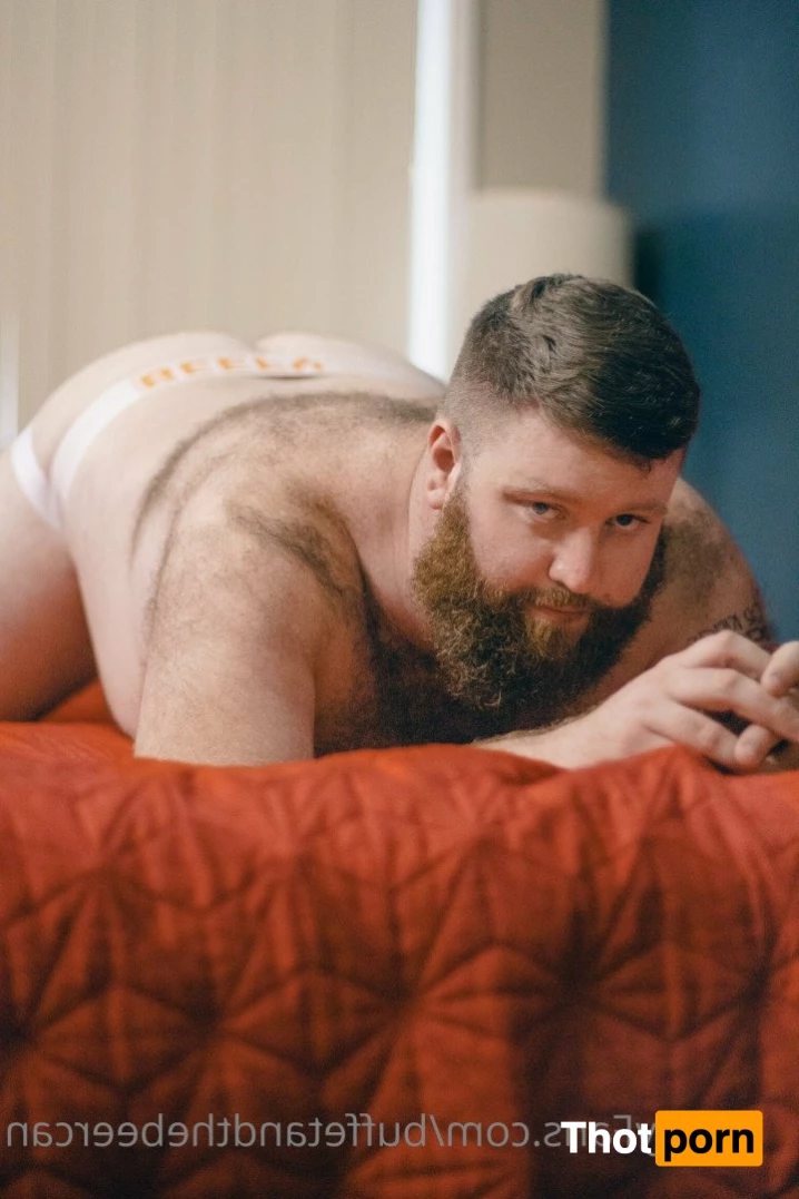 Buffet and the Beer Can 3340981